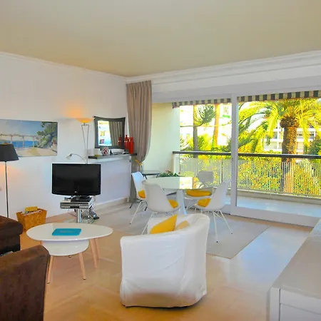 Apartment Croisette 79 *